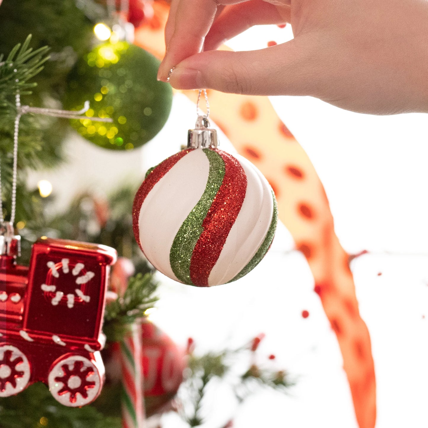 100Ct Christmas Ornaments Set, Red Green White Christmas Tree Ornaments for Party Decor